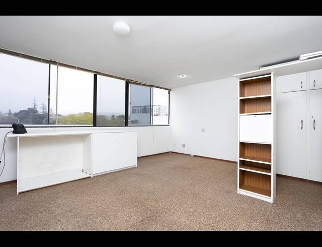 0.5 BEDROOM APARTMENT TO LET IN CLAREMONT